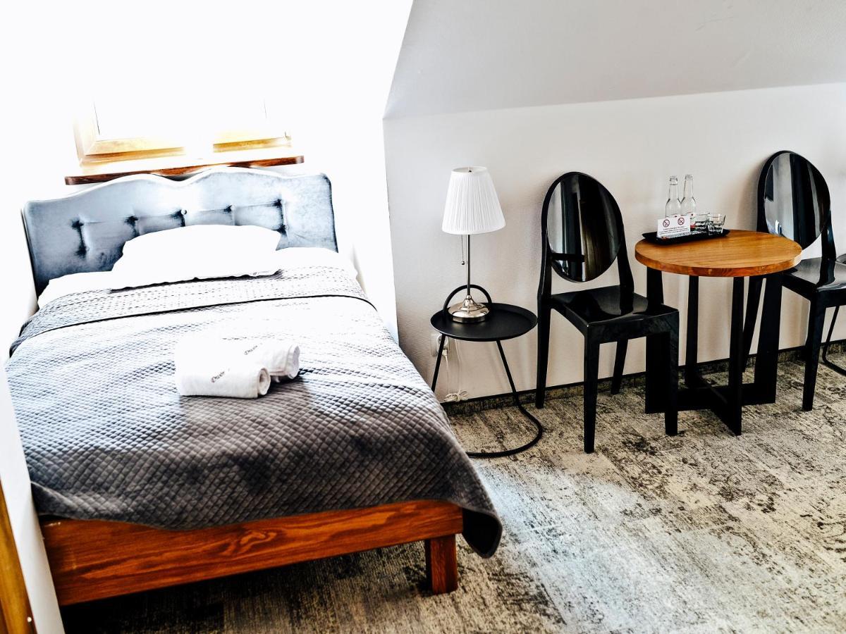 Dwor Karwacz Bed and Breakfast Przasnysz Buitenkant foto