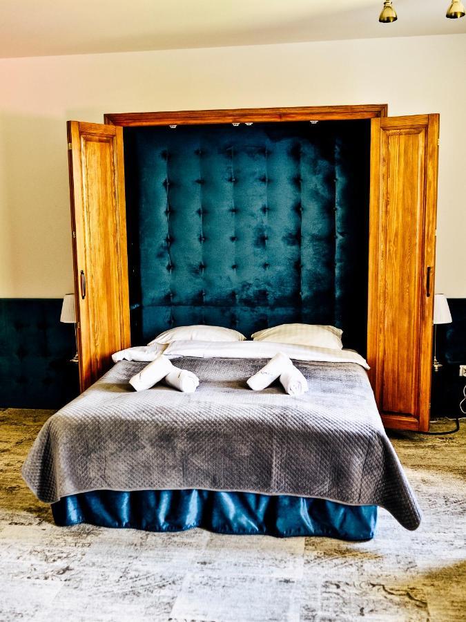 Dwor Karwacz Bed and Breakfast Przasnysz Buitenkant foto