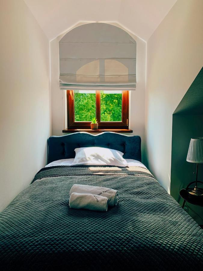 Dwor Karwacz Bed and Breakfast Przasnysz Buitenkant foto