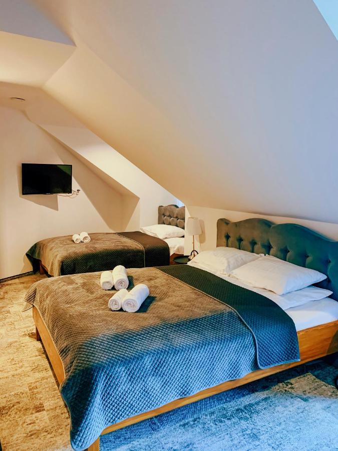 Dwor Karwacz Bed and Breakfast Przasnysz Buitenkant foto