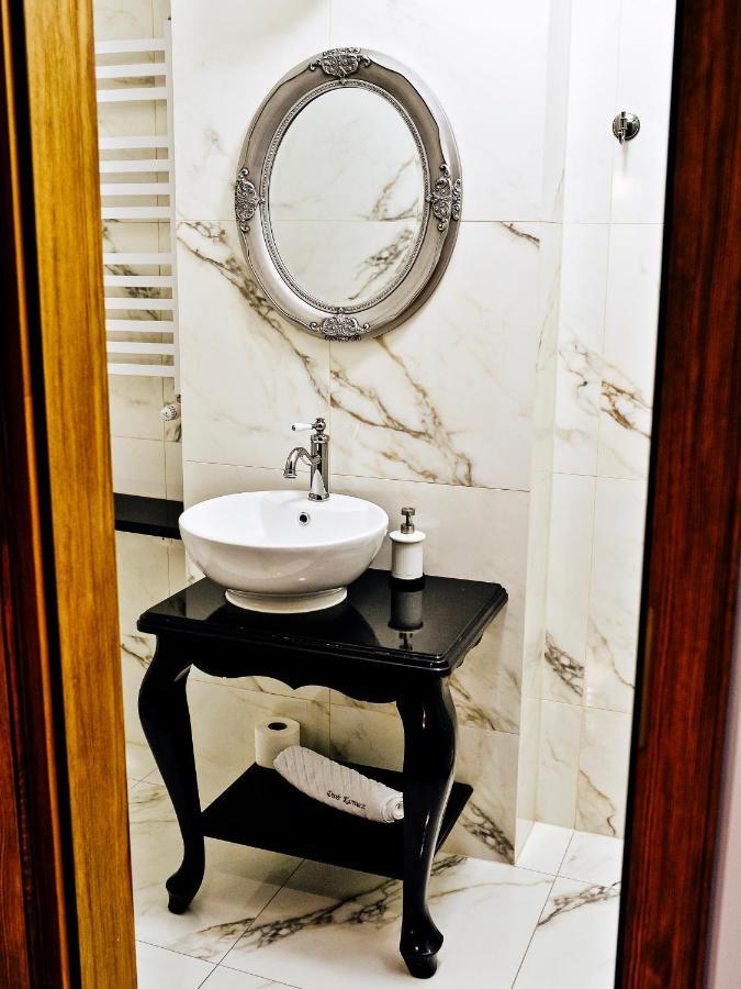 Dwor Karwacz Bed and Breakfast Przasnysz Buitenkant foto