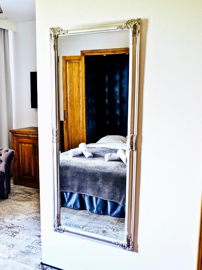 Dwor Karwacz Bed and Breakfast Przasnysz Buitenkant foto