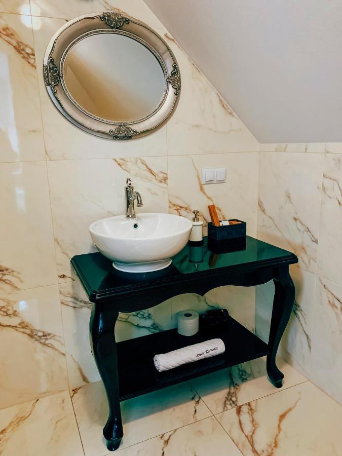 Dwor Karwacz Bed and Breakfast Przasnysz Buitenkant foto