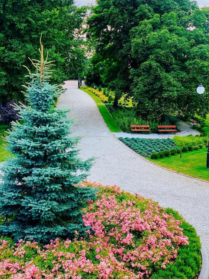 Dwor Karwacz Bed and Breakfast Przasnysz Buitenkant foto