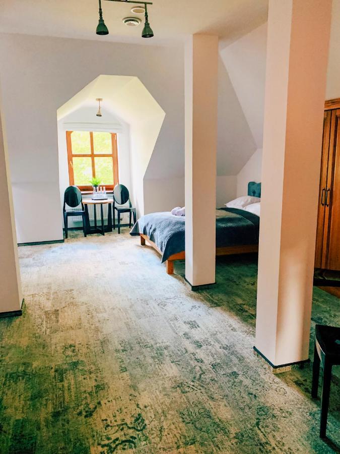 Dwor Karwacz Bed and Breakfast Przasnysz Buitenkant foto