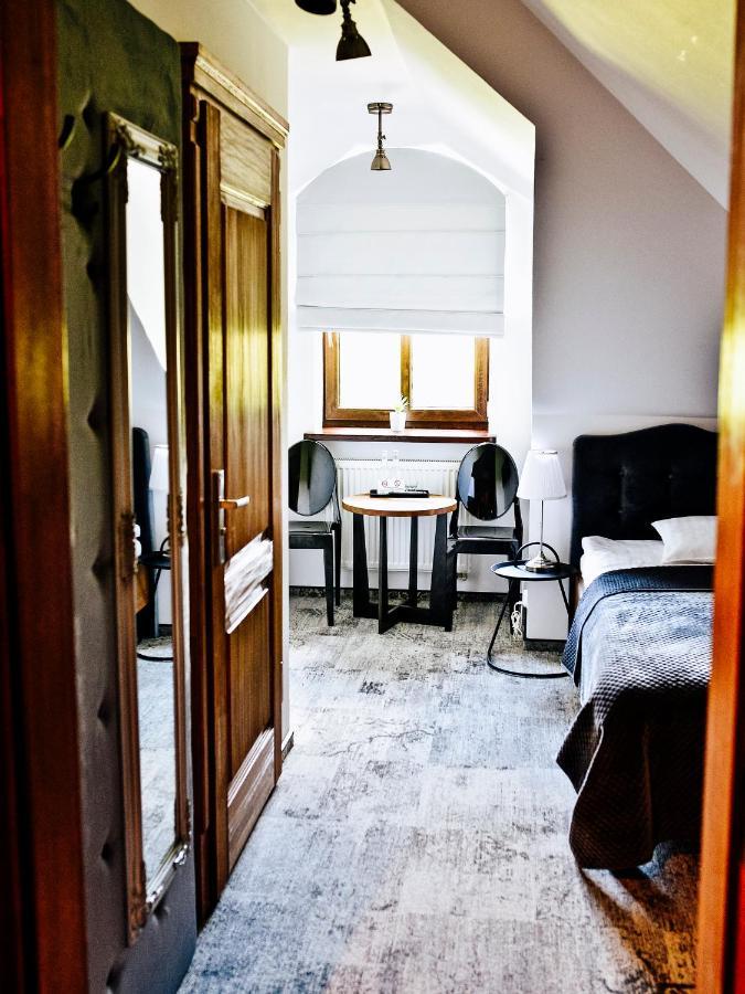Dwor Karwacz Bed and Breakfast Przasnysz Buitenkant foto