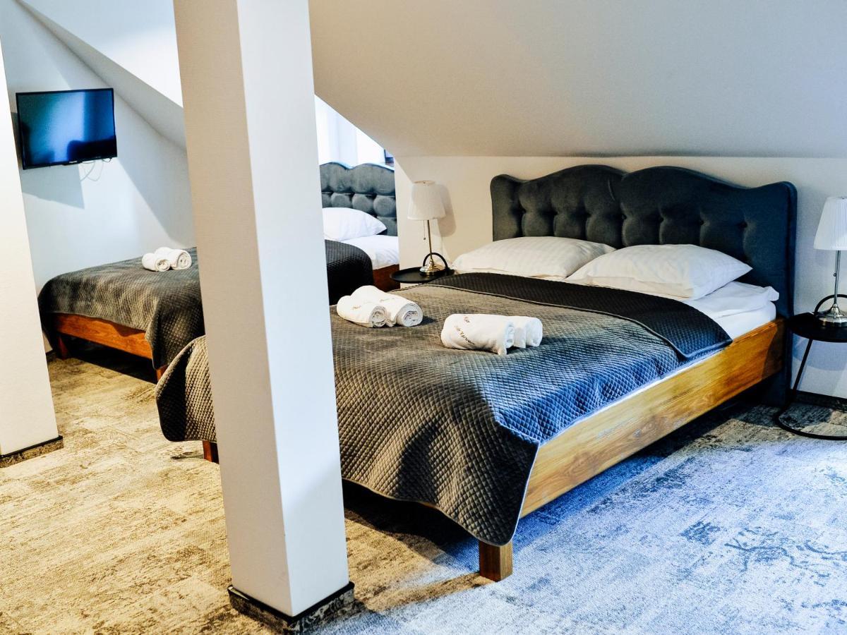 Dwor Karwacz Bed and Breakfast Przasnysz Buitenkant foto