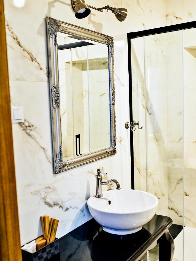Dwor Karwacz Bed and Breakfast Przasnysz Buitenkant foto