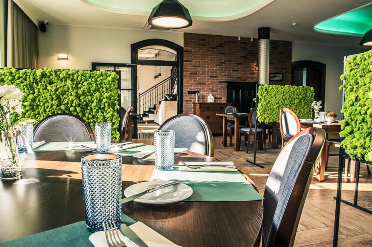 Dwor Karwacz Bed and Breakfast Przasnysz Buitenkant foto