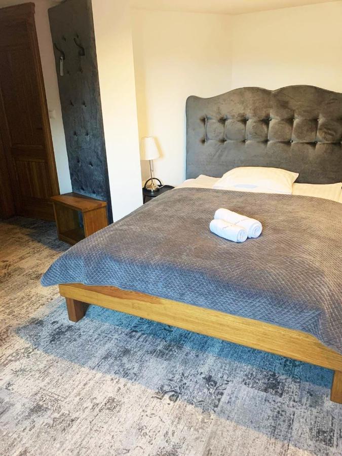 Dwor Karwacz Bed and Breakfast Przasnysz Buitenkant foto