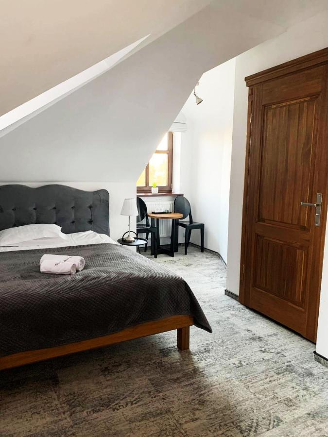 Dwor Karwacz Bed and Breakfast Przasnysz Buitenkant foto